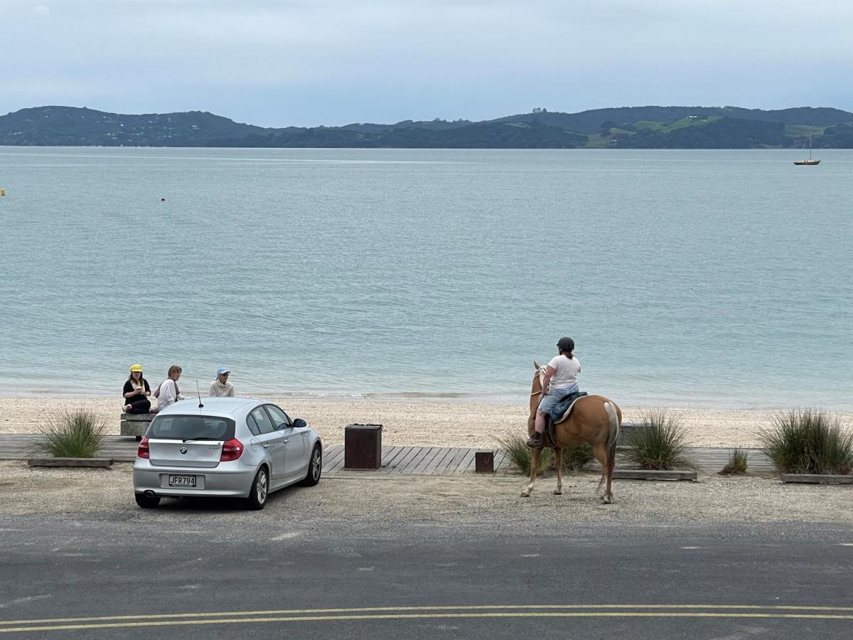 Beach Front Resort! Maraetai Luaran gambar